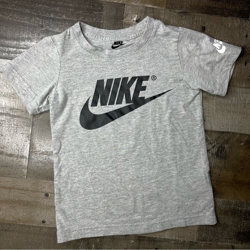 Nike Short Sleeve T-Shirt size Small